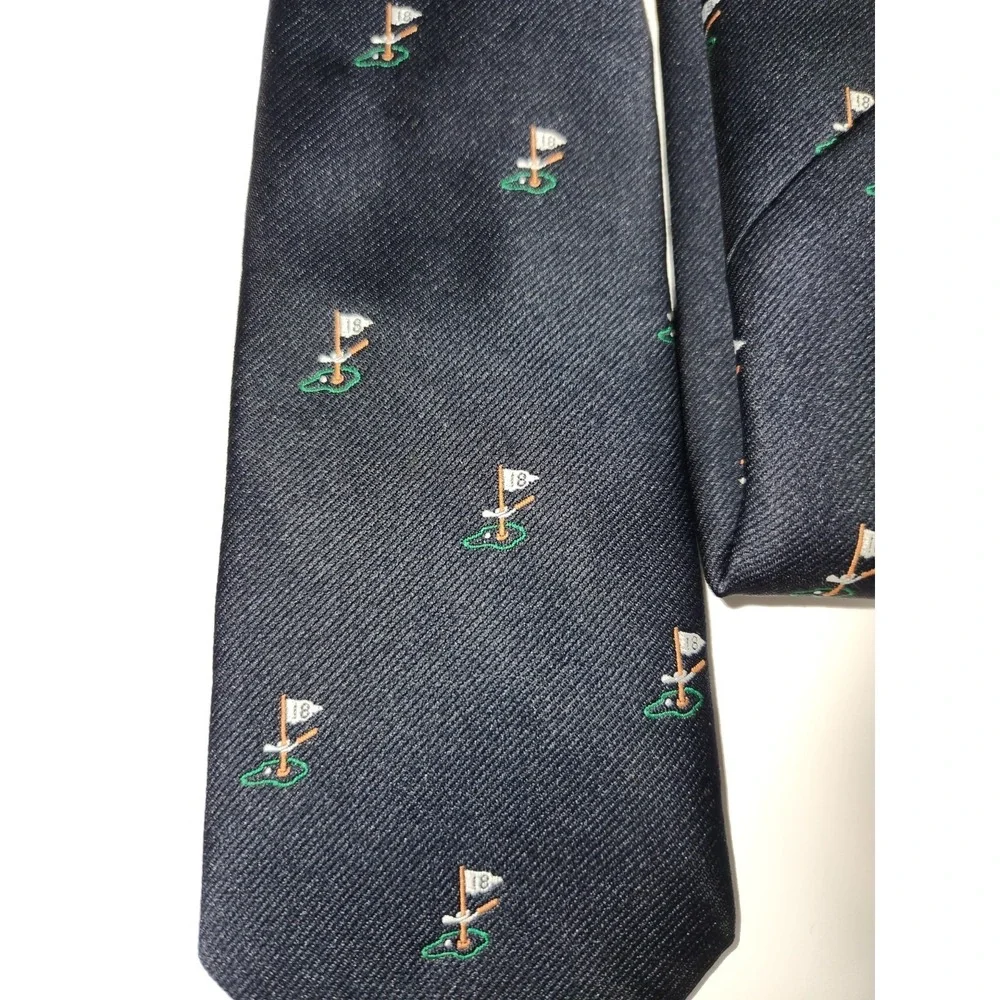 Vintage 1982 Alynn Neckware Navy Blue Novelty 18th Hole Golf Tie 